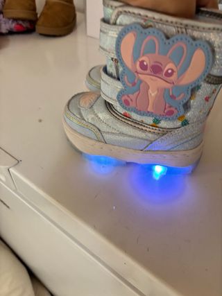 Botas de invierno para niña con luces. TALLA 23