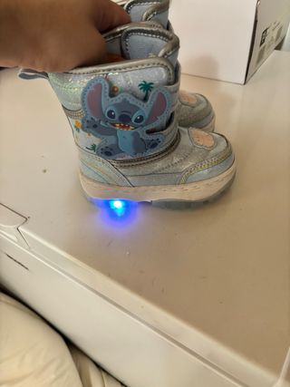 Botas de invierno para niña con luces. TALLA 23
