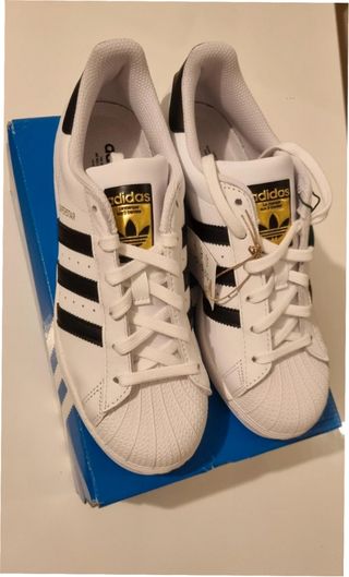 Adidas Superstar Talla 39 Blancas y Negras