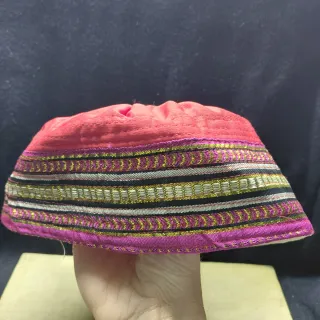 Copricapo tradizionale orientale vintage