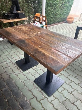 Mesa de madera y metal