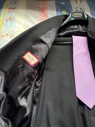 Traje de chaqueta gris y corbata, Seria en total 5