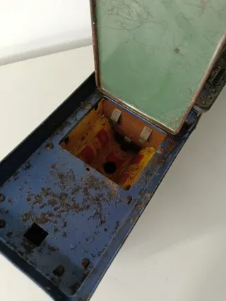 Tren de hojalata antiguo