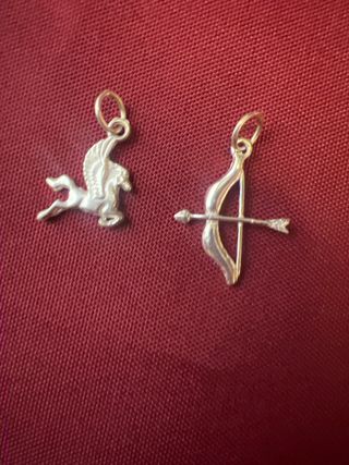 Colgantes de plata: Pegaso y Arco
