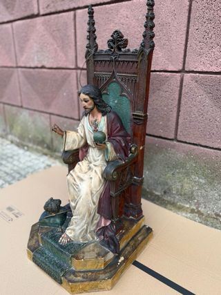 Escultura antigua de Jesucristo