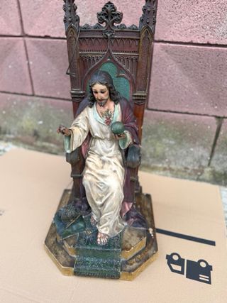 Escultura antigua de Jesucristo