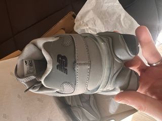 New Balance 9060 Grigio/Bianco Taglia 42 nuove