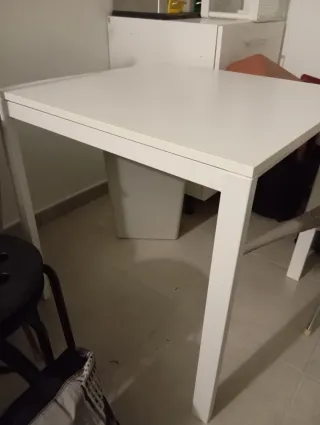 Mesa de cocina blanca