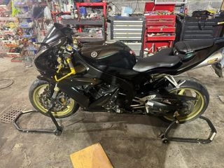 Yamaha R1 2005 Roja y Blanca