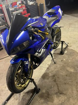 Yamaha R1 2005 Roja y Blanca