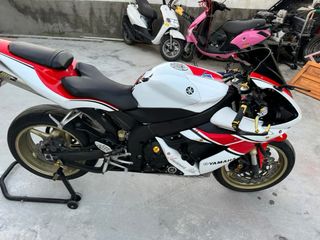 Yamaha R1 2005 Roja y Blanca