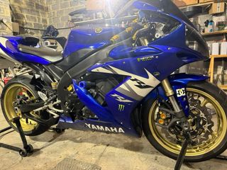 Yamaha R1 2005 Roja y Blanca