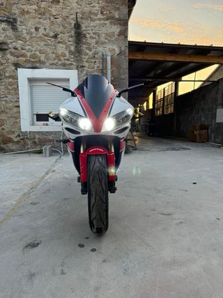 Yamaha R1 2005 Roja y Blanca