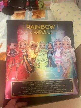 Muñeca Rainbow High Violet Fantastic Fashion