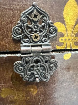 Baúl Madera Flor de Lis