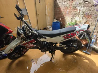 KSR Super Motard 125cc Roja y Blanca