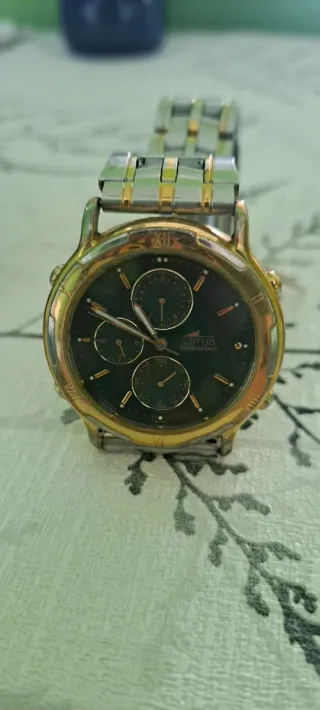 Reloj Lotus Cronógrafo Dorado y Negro