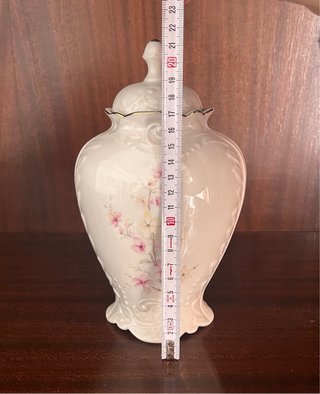 Tibor de porcelana Jambo -Jarrón con tapa y flores