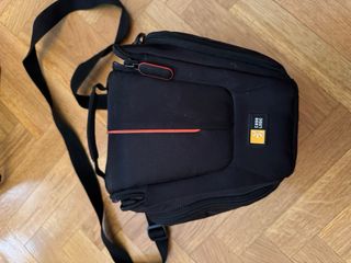 Canon EOS 1200D con funda