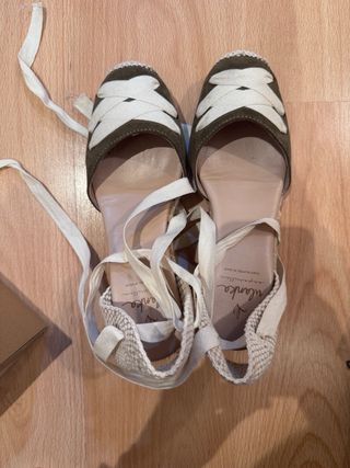 Alpargatas nuevas beige y verde oliva