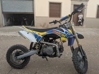 Moto Cross Malcor XZF Azul y Amarillo