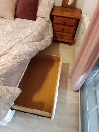 Conjunto dormitorio. Canapé, mesitas y cabecero.