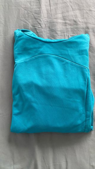 Sudadera deportiva cuello alto con cordón