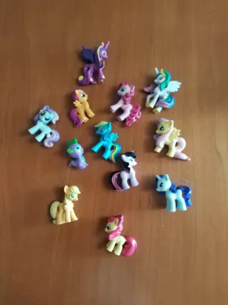 Libro de my little pony, con figuritas y tapetes