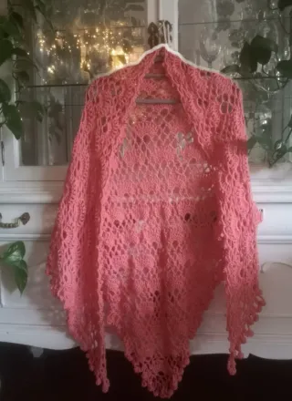 Chal hecho a mano rosa