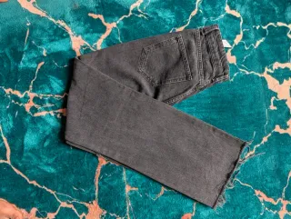 Vaqueros Stradivarius grises mujer negociable