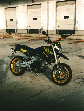 Aprilia Dorsoduro 750 Supermotard Negra