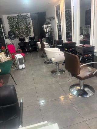 Alquilo puesto de peluquería en Centro de alicante