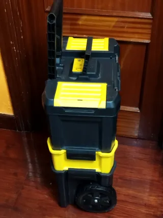 Caja de herramientas Stanley con ruedas