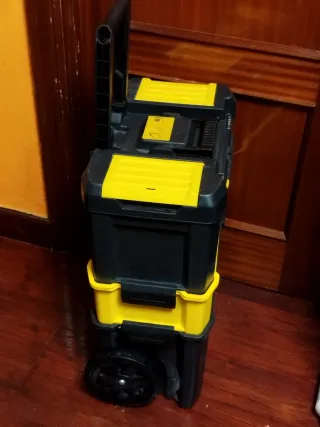 Caja de herramientas Stanley con ruedas