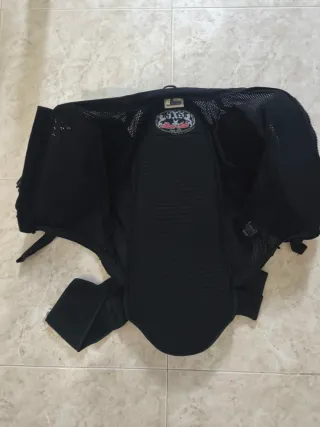 Espaldera y hombrera protectora IXS