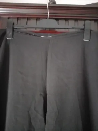 Pantalón negro pata ancha