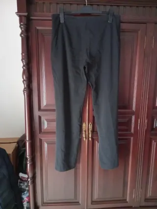 Pantalón negro pata ancha
