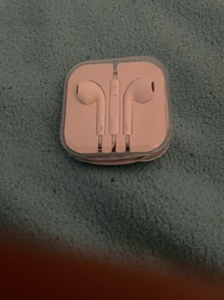 Auriculares con cable blancos