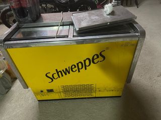 Nevera de bar Schweppes amarilla camara fricámara