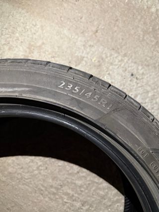 Neumáticos Dunlop R18 algo negociable