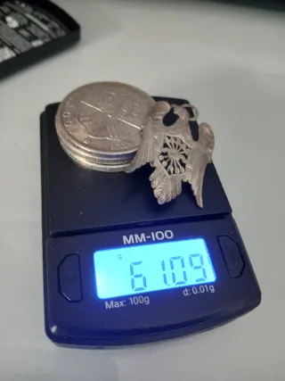 X3 100 Pesetas (Plata) de 1966 e Insignia Falange