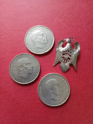X3 100 Pesetas (Plata) de 1966 e Insignia Falange