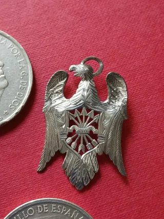 X3 100 Pesetas (Plata) de 1966 e Insignia Falange