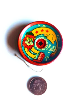 Antiguo Yoyó de hojalata, hecho en Japón,,años 50-