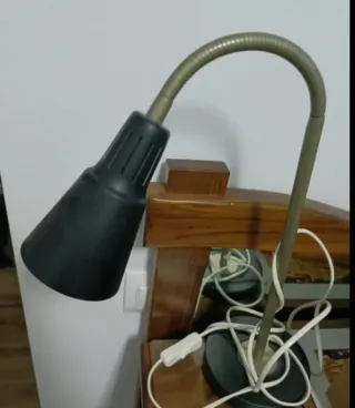 Lámpara flexo negra y gris