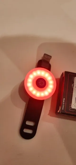 Luz trasera LED recargable para bicicleta