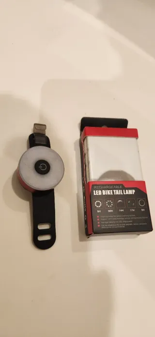 Luz trasera LED recargable para bicicleta