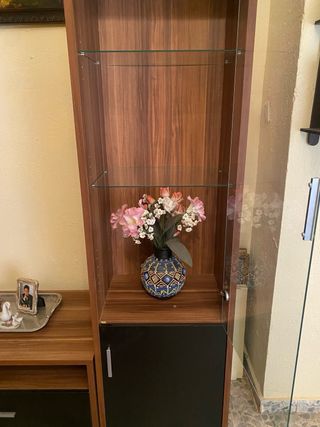 Mueble de salón madera y cristal