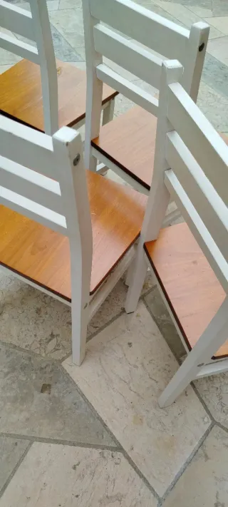 Conjunto 4 sillas madera blancas y marrones