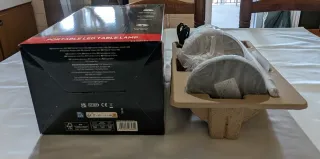 Lampada da tavolo LED, portatile,  Netflix, nuova